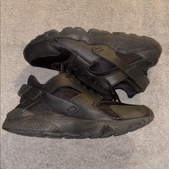 Nike Huarache Men's Black Athletic Shoes - Picture 2 of 6